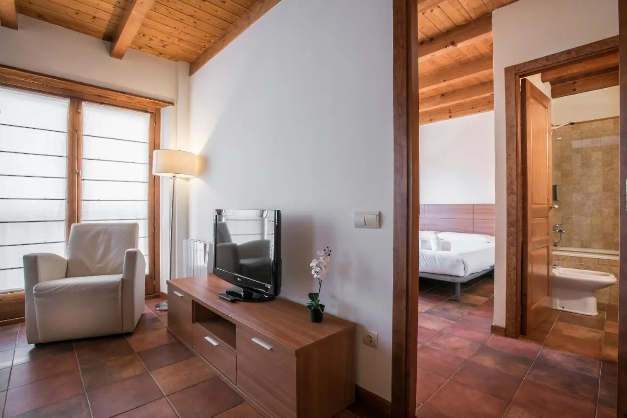 Апарт-отель Apartamentos Snoe Mont Romies Unhola Саларду