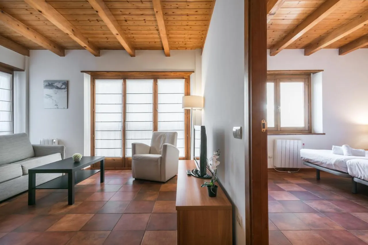 Апарт-отель Apartamentos Snoe Mont Romies Unhola Саларду